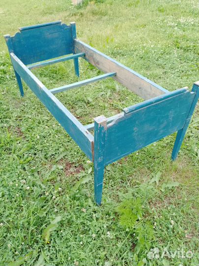 Старинная кровать