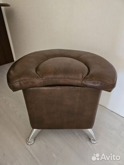 Продам трюмо с пуфиком