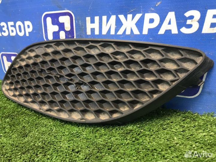 Решетка в бампер передняя левая Opel Zafira B 1.8