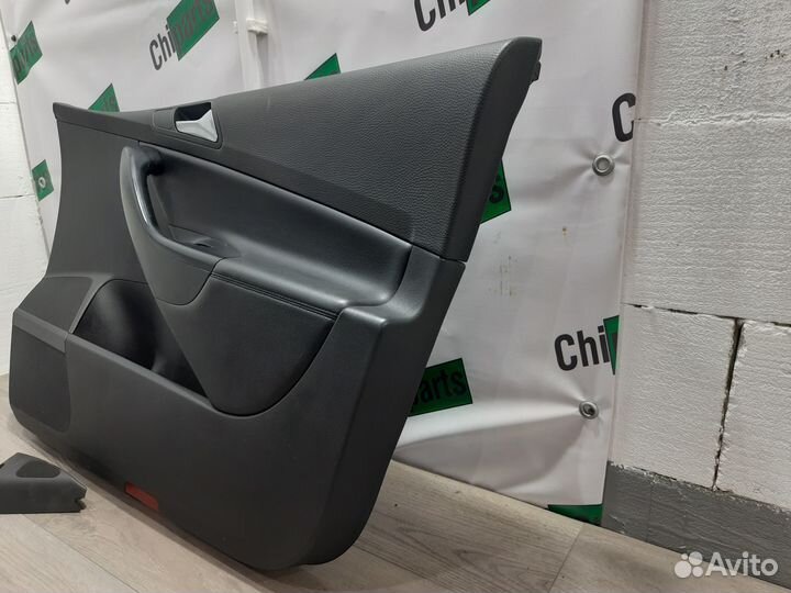 Дверная карта передняя R для Volkswagen Passat B6