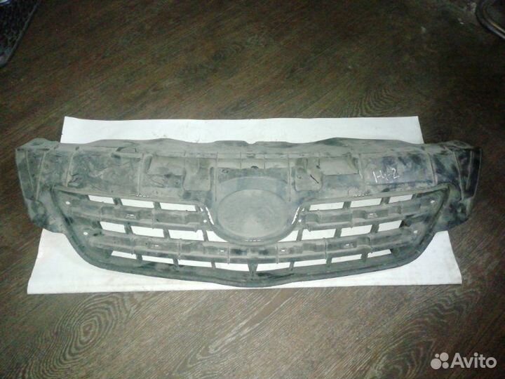 Решетка радиатора передняя Toyota Corolla 150
