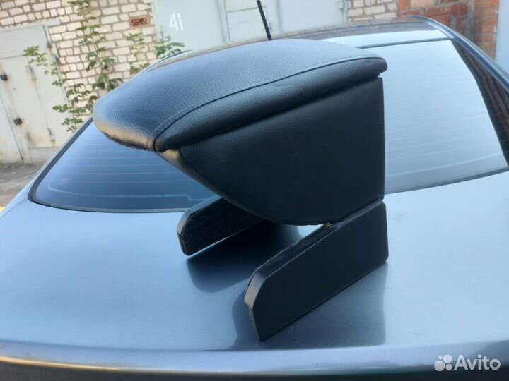 Подлокотник