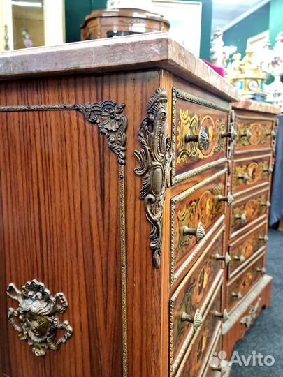 Антикварные тумбочки. Европа