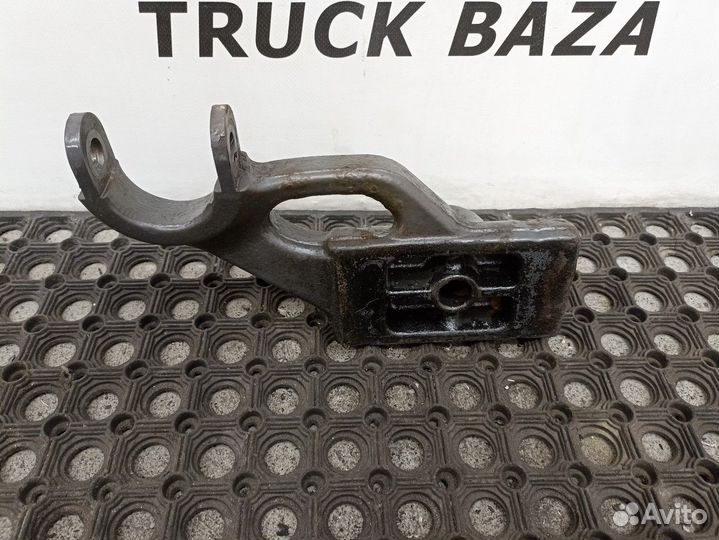 7422118968 Кронштейн амортизатора переднего левый