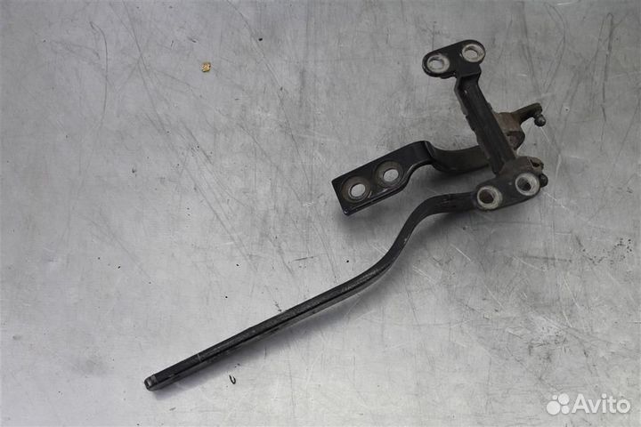 Петля багажника левая Porsche Cayenne 955