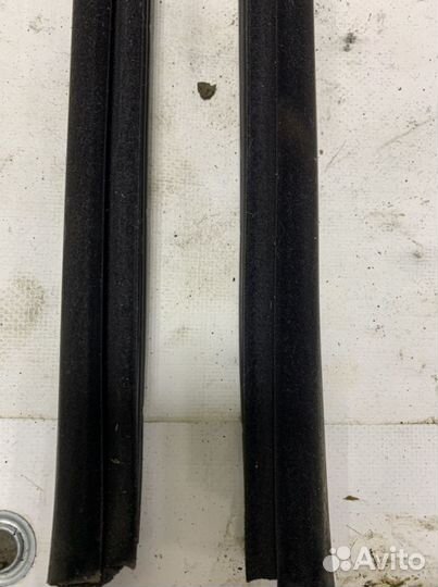 Уплотнитель стекла левый, правый Citroen C4