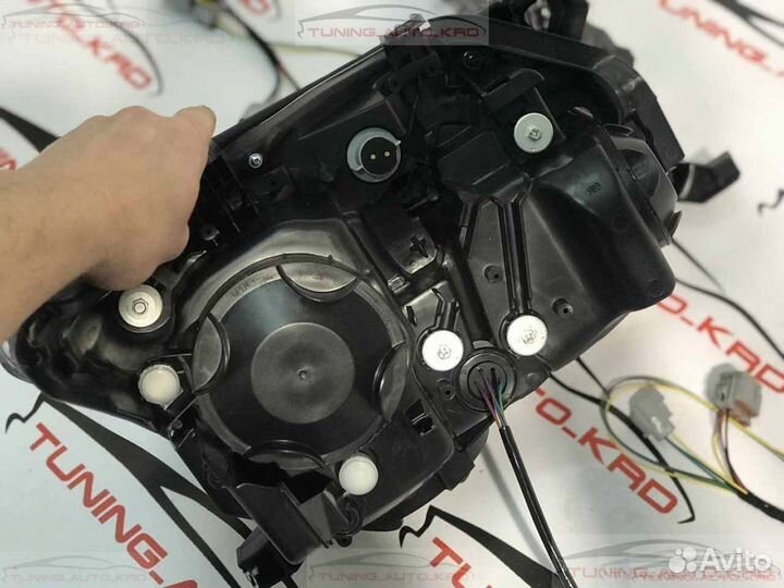 Фары Lexus LX570 стиль 2020 года F8452