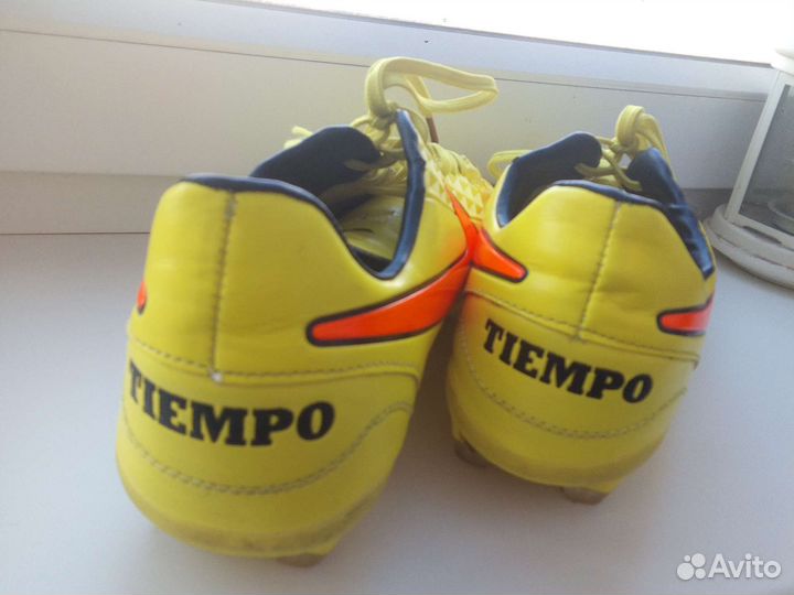 Футбольные бутсы nike