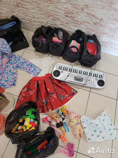Отдам вещи на девочку и игрушки