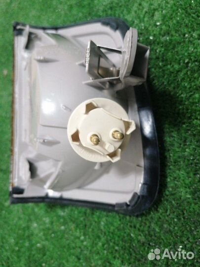 Указатель поворота передний Mercedes Benz W124