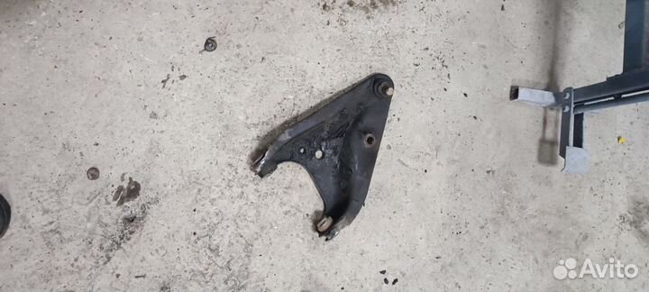 Рычаг передний R LADA largus