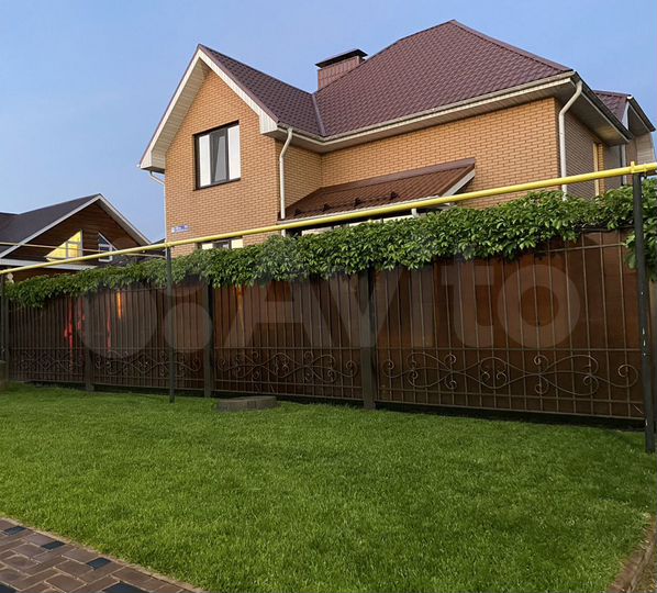 Коттедж 199 м² на участке 8 сот.