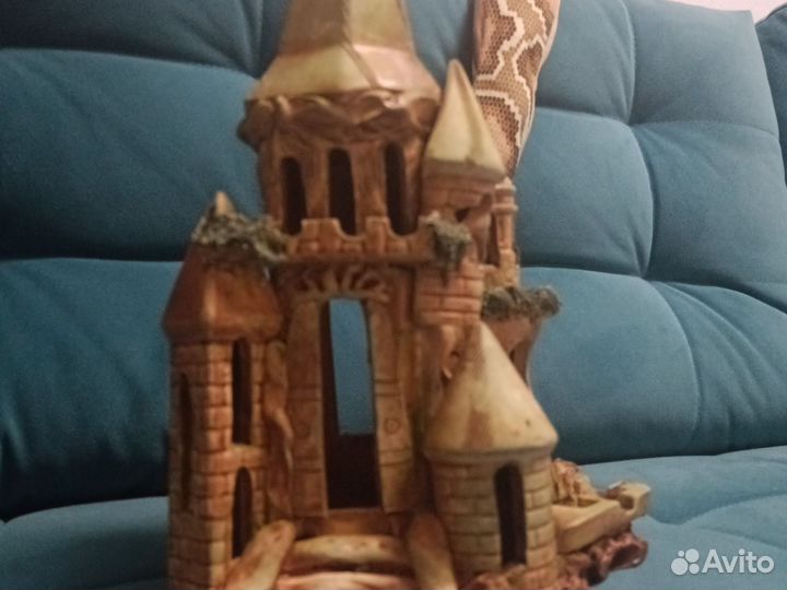 Замок для аквариума