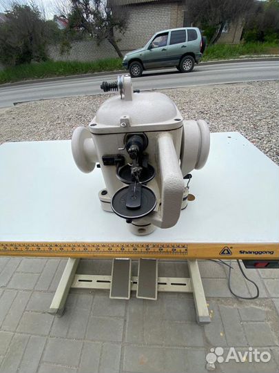 Швейная машинка Скорняжка