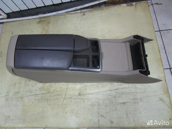 Подлокотник w166 ML-class 642.826 2013