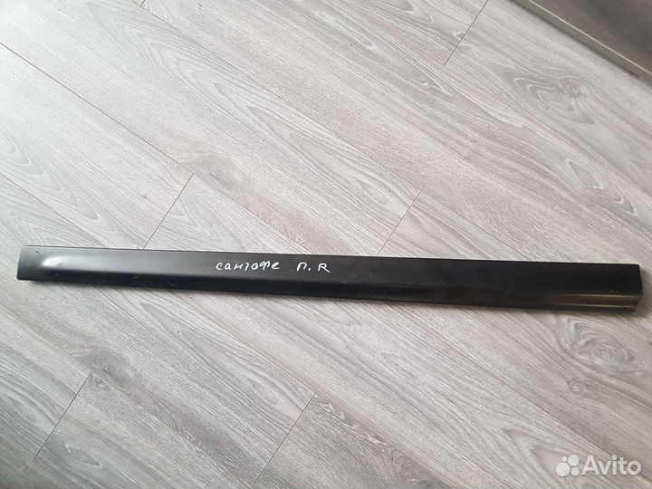 Молдинг передний правый на дверь Хендай Сантафе