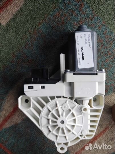 Мотор стеклоподьемника 2076264 Scania