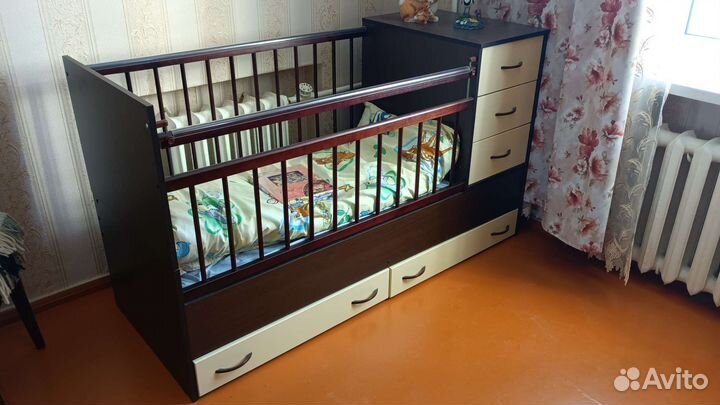 Детская кровать с комодом