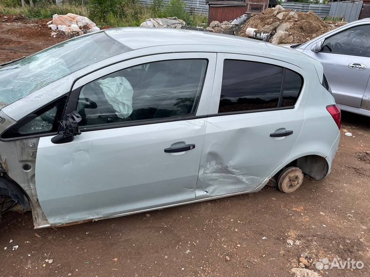 Передняя левая дверь Opel Corsa D