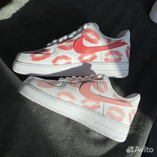 Кастомизация кроссовок, одежды, аксессуаров