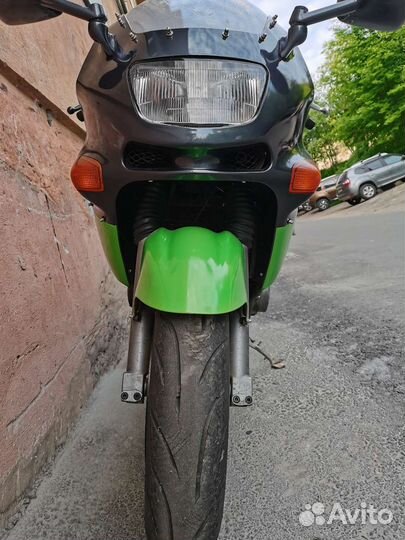 Kawasaki zzr600