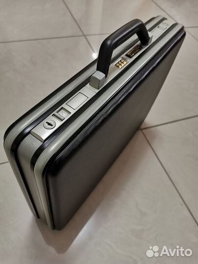 Кейс дипломат