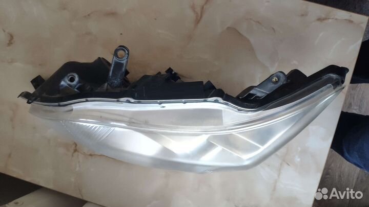 Фара передняя левая на Toyota Corolla e151