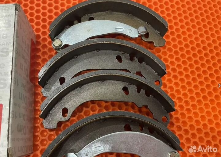 Колодки тормозные задние Renault Logan 7701205758