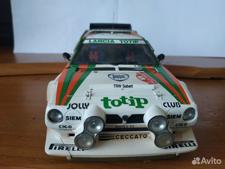 1/18 lancia delta S4 rally SAN remo #8 autoart