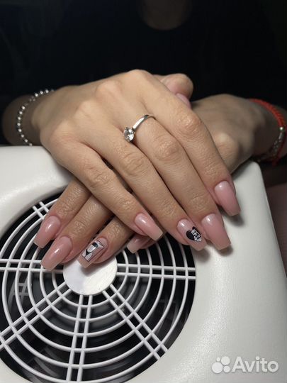 Модель на маникюр