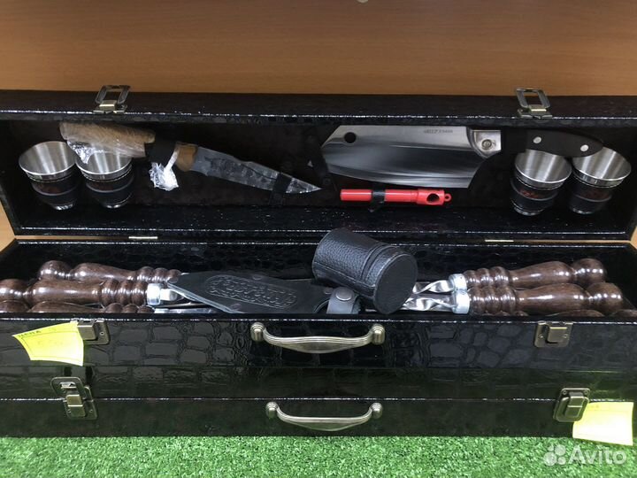 Шашлычный набор с шампурами