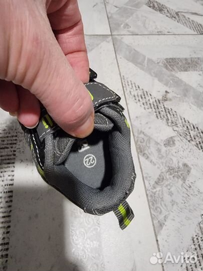 Детские кроссовки 22