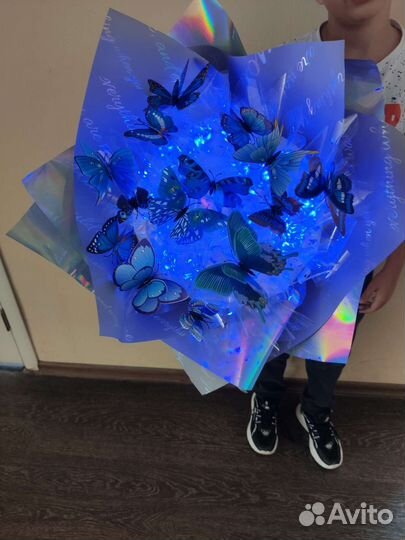 Светящийся букет из бабочек