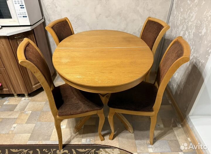 Стол со стульями из массива дерева