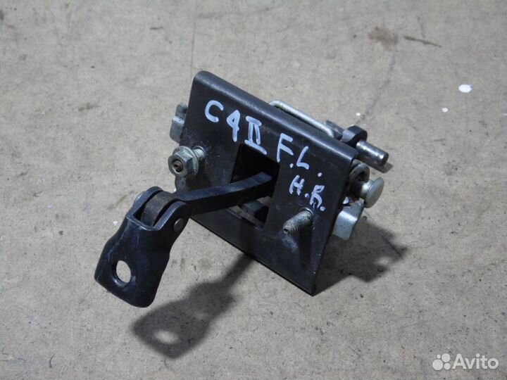 Ограничитель двери передний левый Ситроен С4