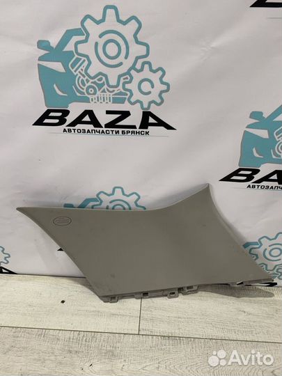 Обшивка задней правой стойки Toyota Auris