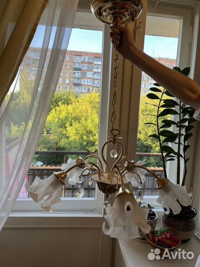 Продам люстру