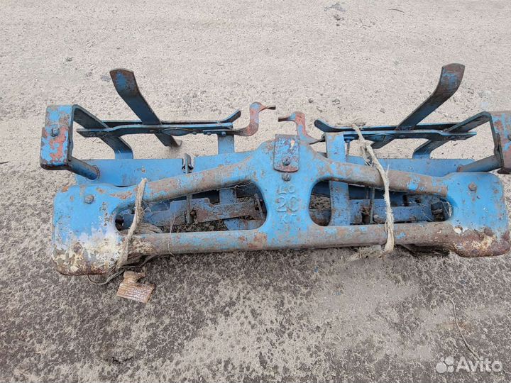 Старые весы с гирькой