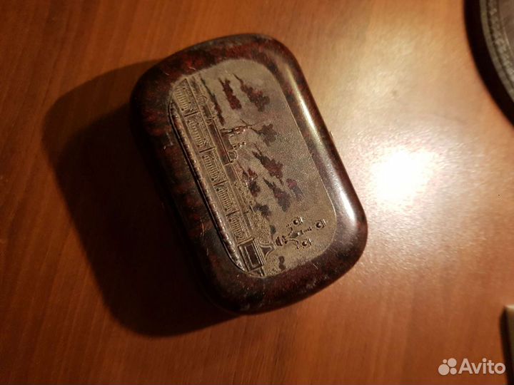 Шкатулка из СССР карболит.Коробки от конфет металл