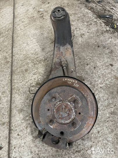 Кулак задний правый левый Mitsubishi Lancer 9 ix