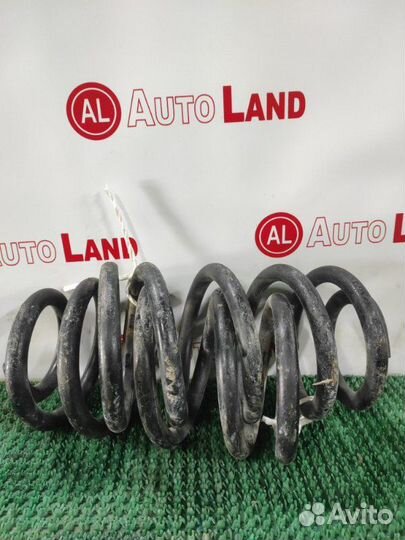 Пружина задняя Toyota Hiace Regius KCH46