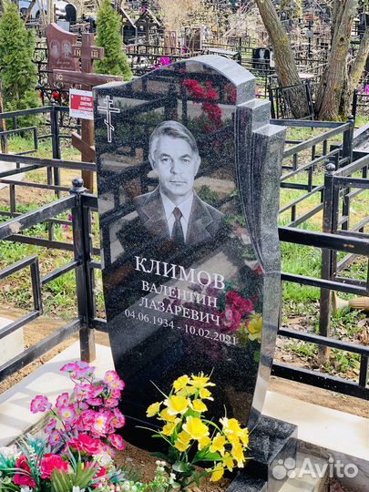 Памятники на могилу из гранита и мрамора Под ключ