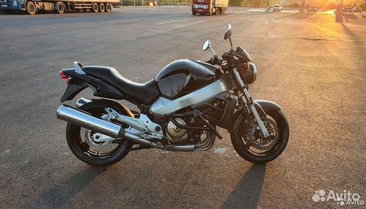 Honda x11 (cb1100sfy)