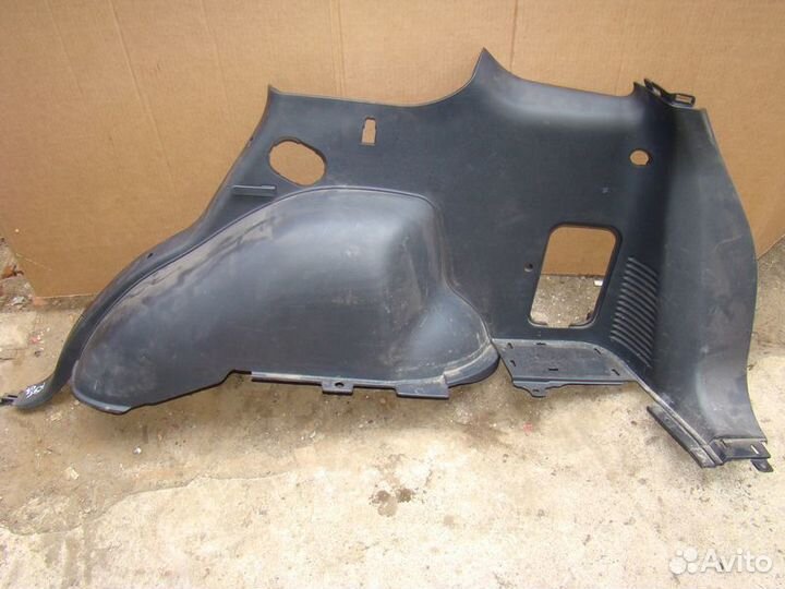 Правая обшивка багажника Kia Sorento 2006г