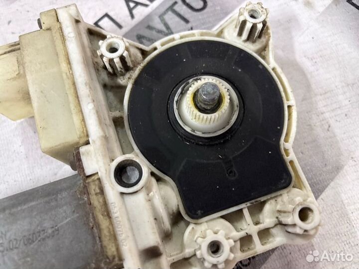 Моторчик стеклоподъемника задний левый Bmw 7 E65