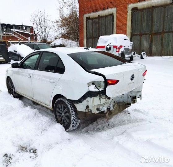 Volkswagen Polo 1.6 AT, 2021, битый, 40 000 км