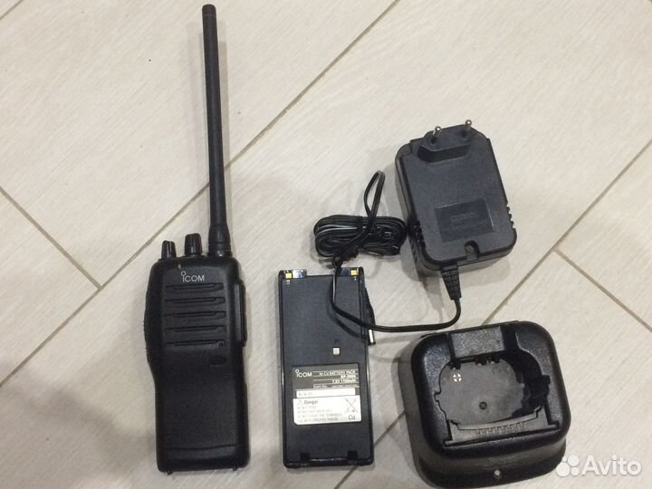 Портативная радиостанция Icom IC-F11 VHF