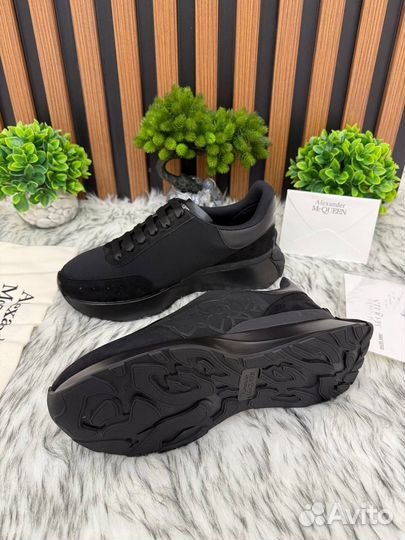 Кроссовки Alexander McQueen для стильных мужчин