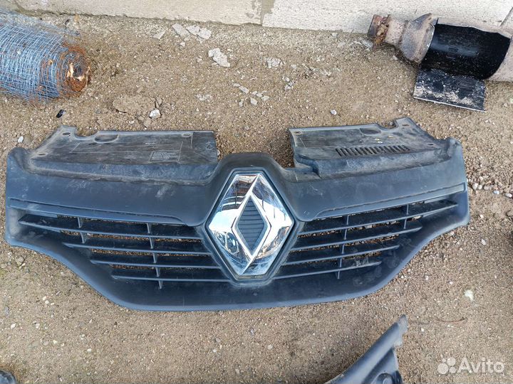 Решетка радиатора Renault Logan 2 /Sandero 2логан