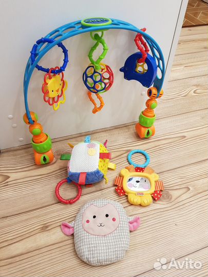 Развивающая игровая дуга и погремушки